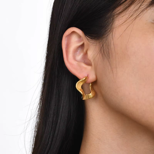 Fashion Circle Wavy Shaped Earring